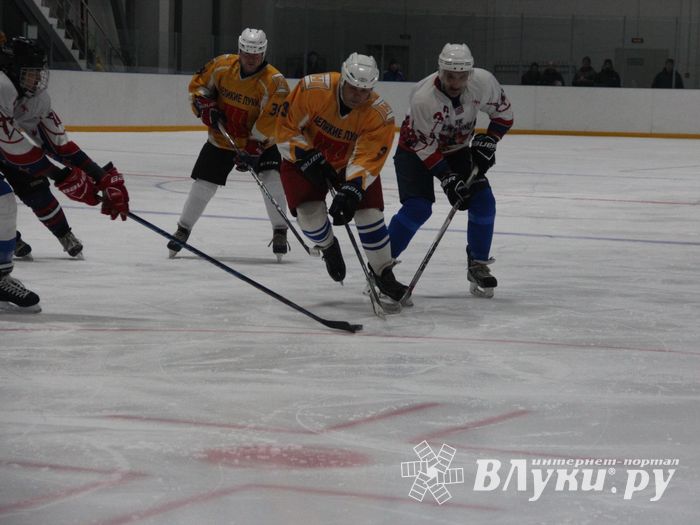 В Великих Луках сторатовал Открытый Чемпионат города по хоккею (ФОТО)