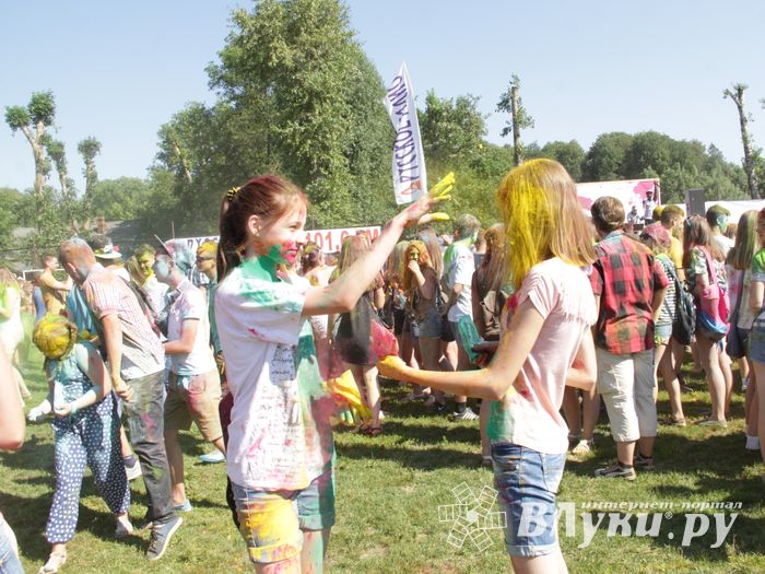 Яркие эмоции «ColorFest» в Великих Луках (ФОТО)