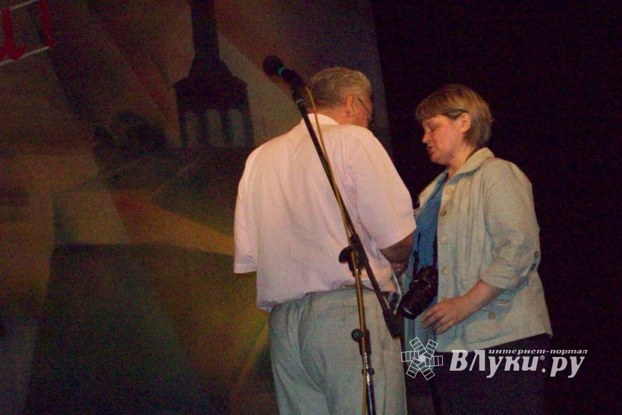 Великолукская школа № 2 торжественно подвела итоги года 