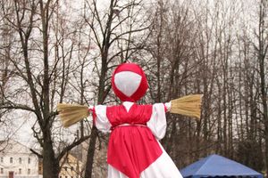 В Великих Луках сожгли Масленицу (фото)