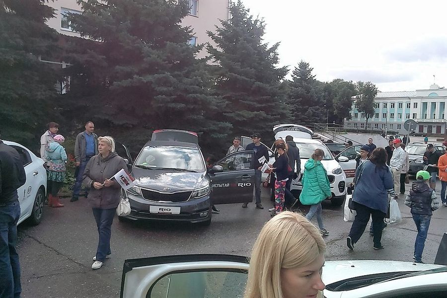 В Великих Луках прошла «Автовыставка 2017» (ФОТО)