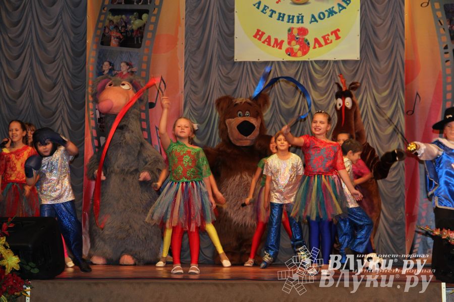 Великолукский коллектив детской песни «Летний дождь» отметил юбилей (фото)