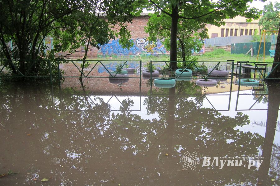 Великие Луки вновь затопило (ФОТО)