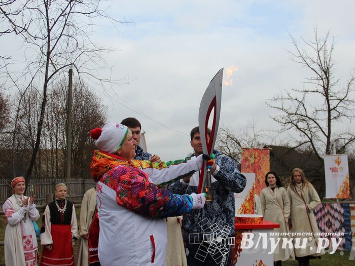 Эстафета Олимпийского огня в Изборске и Пскове
