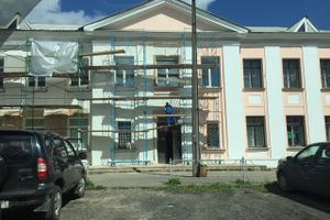 В Великих Луках ремонтирую фасад школы №2 (ФОТО)