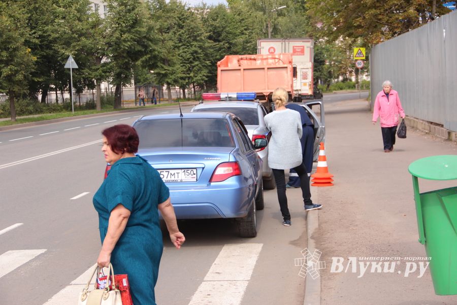 ДТП на Октябрьском в Великих Луках (ФОТО)
