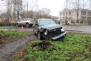 В Великих Луках столкнулись два внедорожника