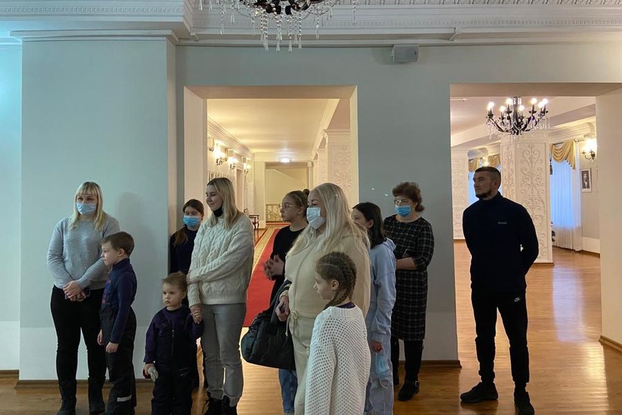 Участники фотоконкурса «Ми-ми-мишки» посетили экскурсию «Тайны закулисья» (ФОТО)