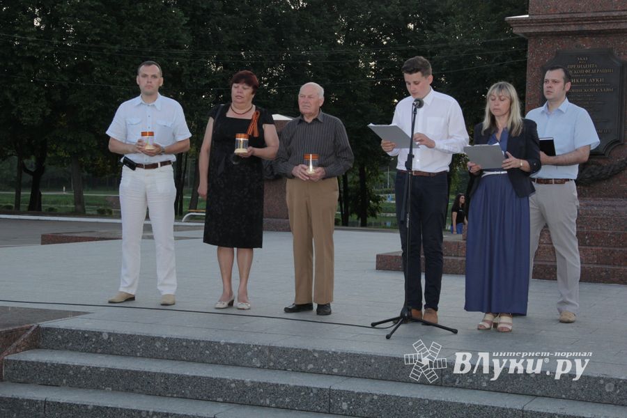«Свеча памяти» в Великих Луках (ФОТО)