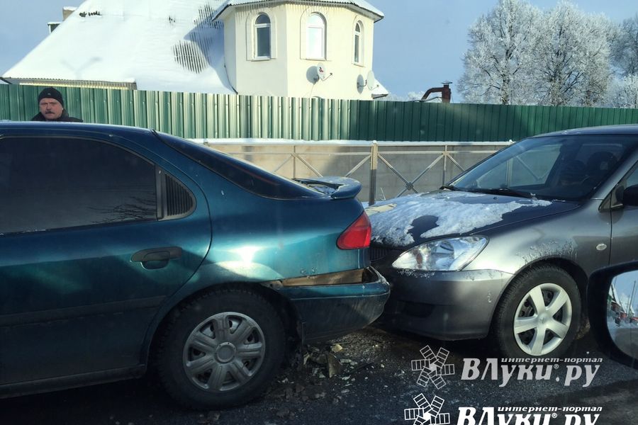 Движение на 3-й Ударной затруднено из-за ДТП (фото)