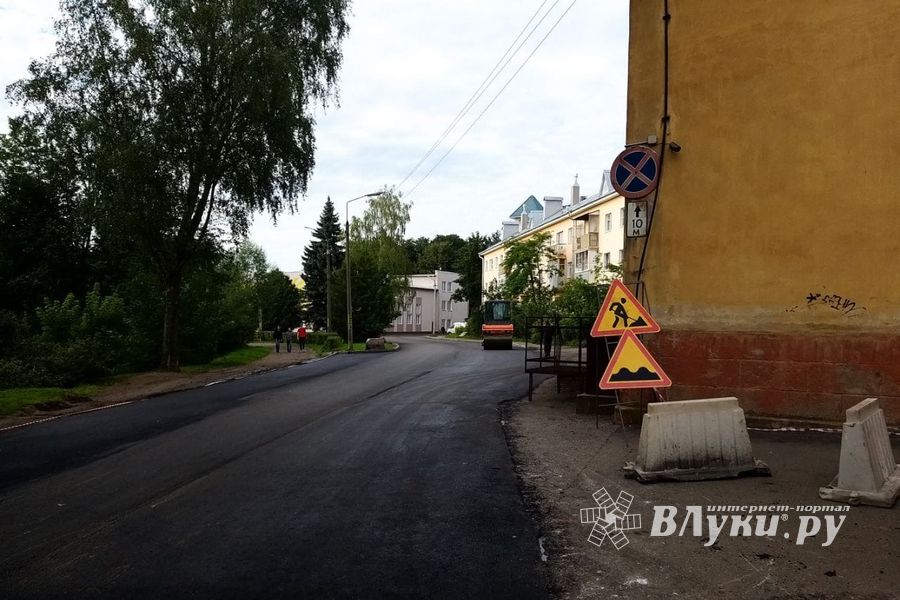 Улицу Некрасова в Великих Луках асфальтируют (ФОТО)