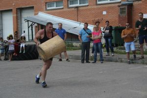Сотрудник псковского отряда ОМОН победил в городских соревнованиях по силовому экстриму (фото)