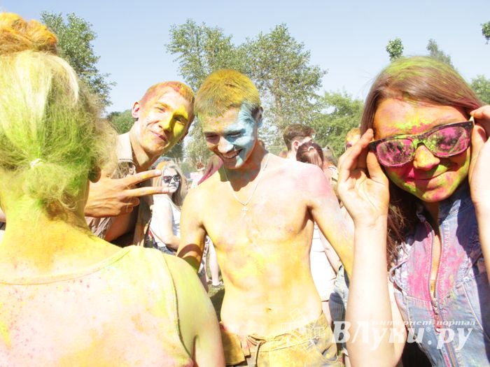 Яркие эмоции «ColorFest» в Великих Луках (ФОТО)