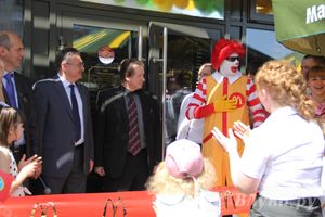 В Великих Луках открылся самый известный в мире общепит (фото)