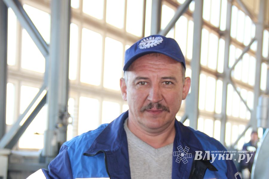 И.А. Дмитриев, бригадир электрогазосварщиков цеха крупногабаритных изделий