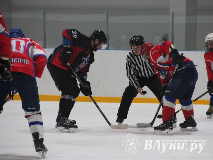Памятный турнир по хоккею прошел в великолукском «Айсберге» (ФОТО)