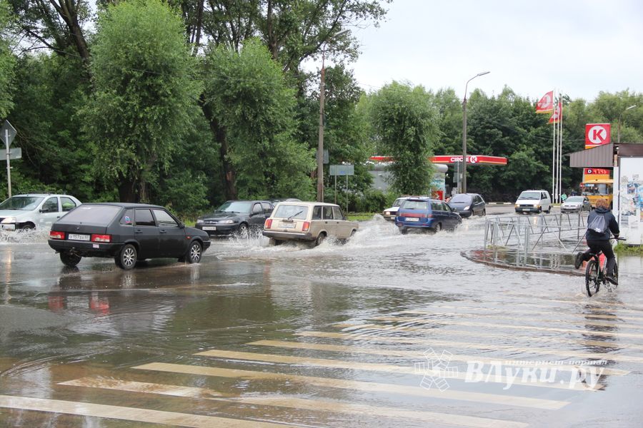 Великие Луки вновь подтопило (ФОТО; ВИДЕО)