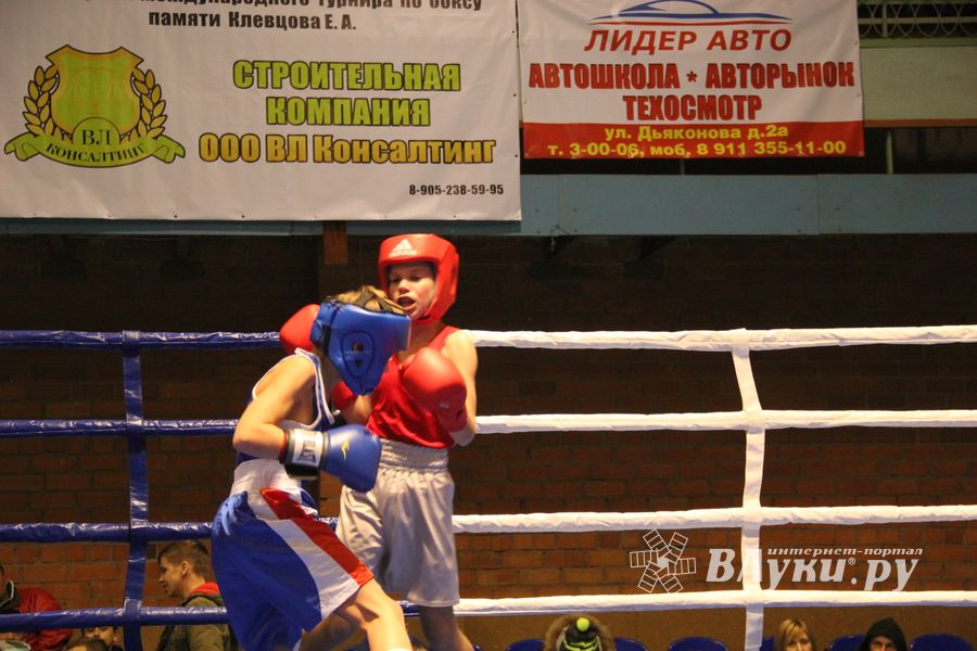 В Великих Луках проходят соревнования по боксу памяти Е.А. Клевцова (фоторепортаж)