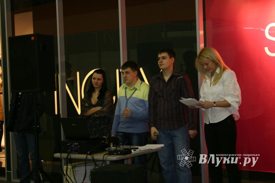 Торговый центр «Апельсин» поздравил прекрасных дам с праздником весны