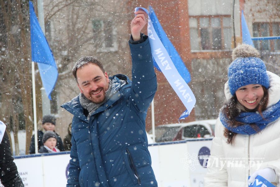 В Великих Луках появился новый каток (ФОТО)