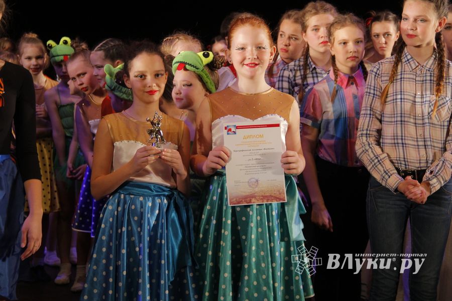 Великие Луки встретили День танца (ФОТО)