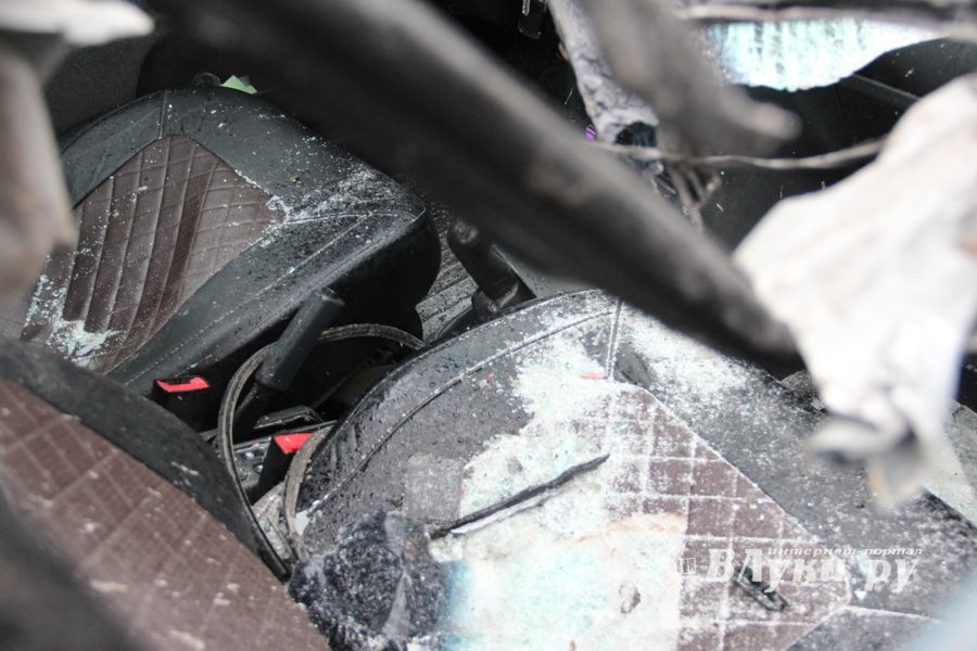 В Великих Луках столкнулись ВАЗ и Газель, есть пострадавшие (ФОТО)