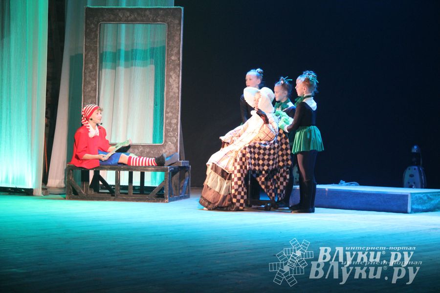 В городском ДК им. Ленина состоялась премьера музыкальной сказки «Буратино»