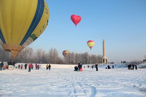 Над Великими Луками взлетели «Яблоки на снегу» (фото)