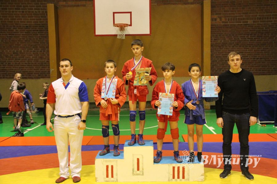 Великолукские самбисты завоевали 11 золотых наград (ФОТО)