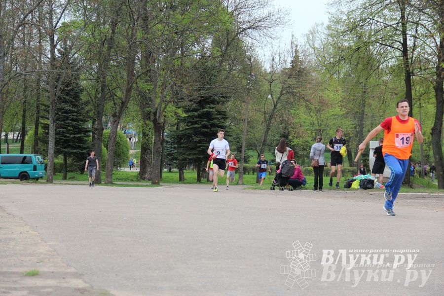 В Великих Луках прошла весенняя городская эстафета (фото)