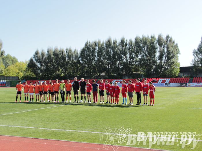 В Великих Луках стартовал открытый турнир по футболу