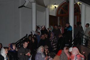 Крестным ходом встредили великолучане светлый праздник Пасхи