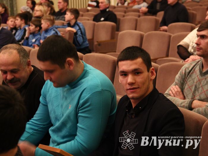 В Великих Луках наградили лучших спортсменов