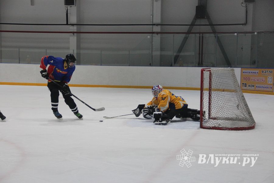Великолукские хоккейные клубы провели матч в рамках чемпионата города (ФОТО)