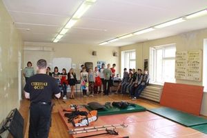 В Управлении ФСКН России по Псковской области прошел день открытых дверей (фото)