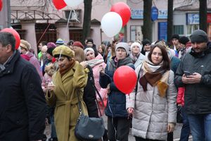 В Великих Луках прошло праздничное шествие (ФОТО)