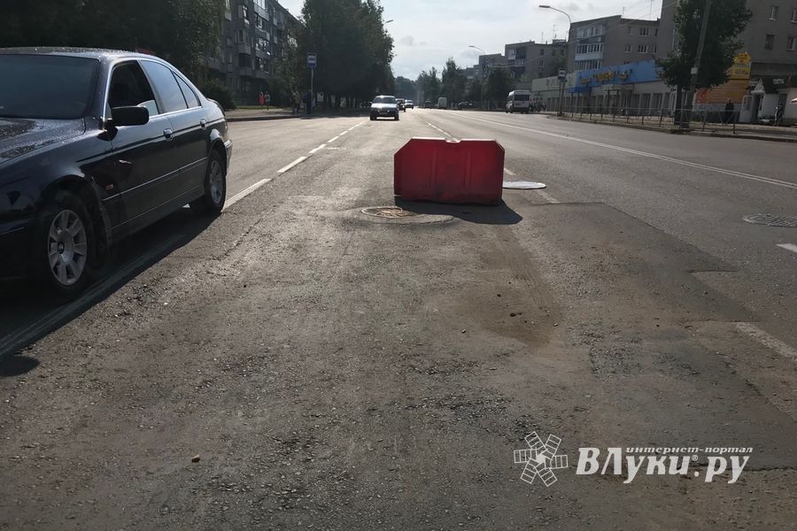 Опасность под ногами: Великие Луки поглотит канализационная пучина? (ФОТО)