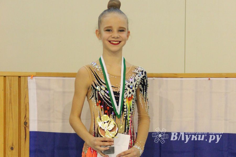 В Великих Луках прошли соревнования по художественной гимнастике (ФОТО)