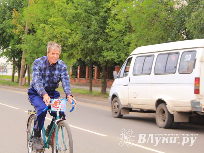 В Великих Луках прошёл Велопарад (ФОТО)