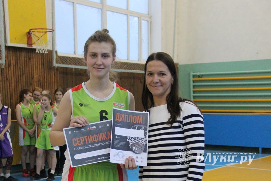 В Великих Луках прошёл дивизиональный этап лиги «КЭС-БАСКЕТ» (ФОТО)