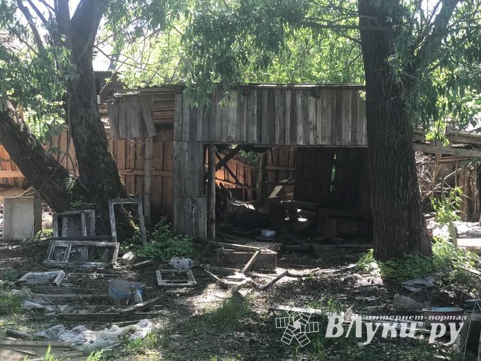 В Великих Луках снесенные дома превращаются в свалки (ФОТО)
