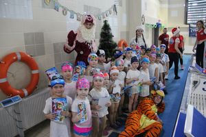 Соревнования по плаванию на призы Деда Мороза прошли в Великих Луках (ФОТО)