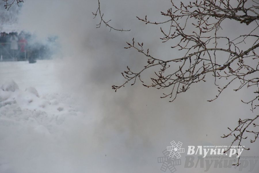 Реконструкция битвы за освобождение Великих Лук