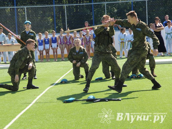 Большой спортивный праздник в Великих Луках (ФОТО)