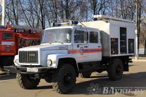 В центре Великих Лук спасатели продемонстрировали свою технику (ФОТО)