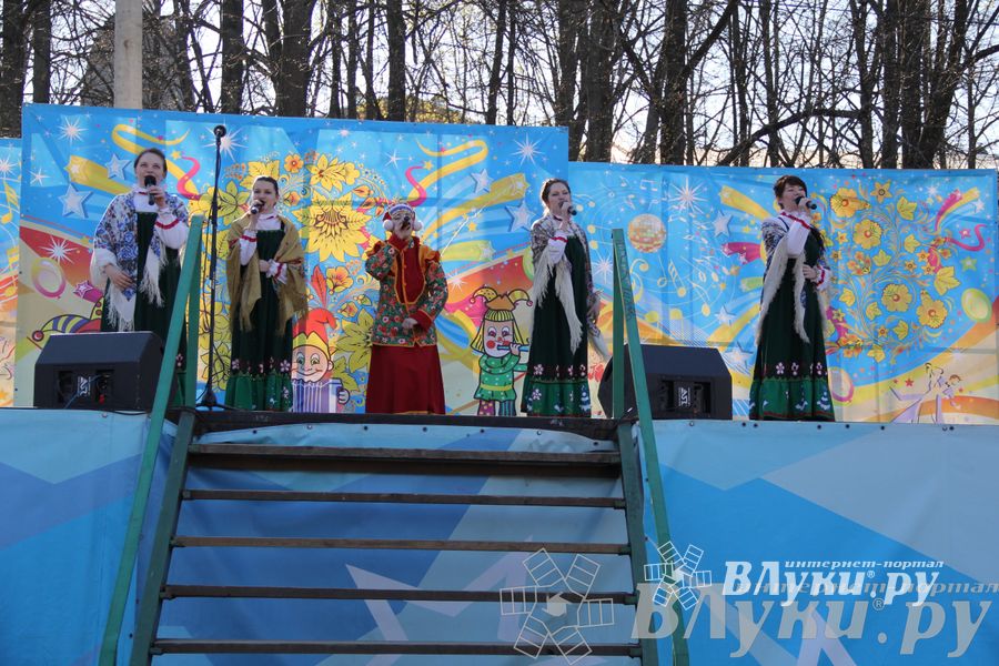 Традиционная весенняя ярмарка прошла в Великих Луках