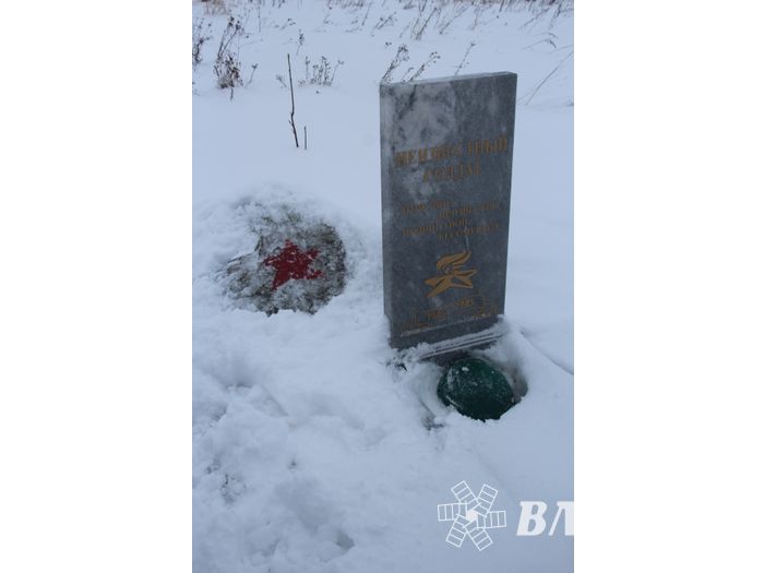 Никто не забыт: в Великих Луках благоустроили могилу неизвестного солдата (ФОТО)