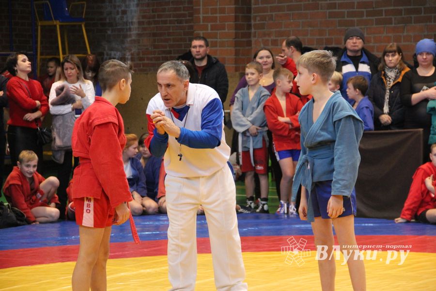 В Великих Луках проходит турнир самбистов (ФОТО)