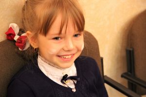 Зачем самых младших учеников 13-й школы испачкали мелом (ФОТО)