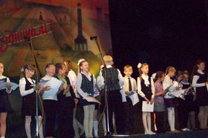 Великолукская школа № 2 торжественно подвела итоги года 